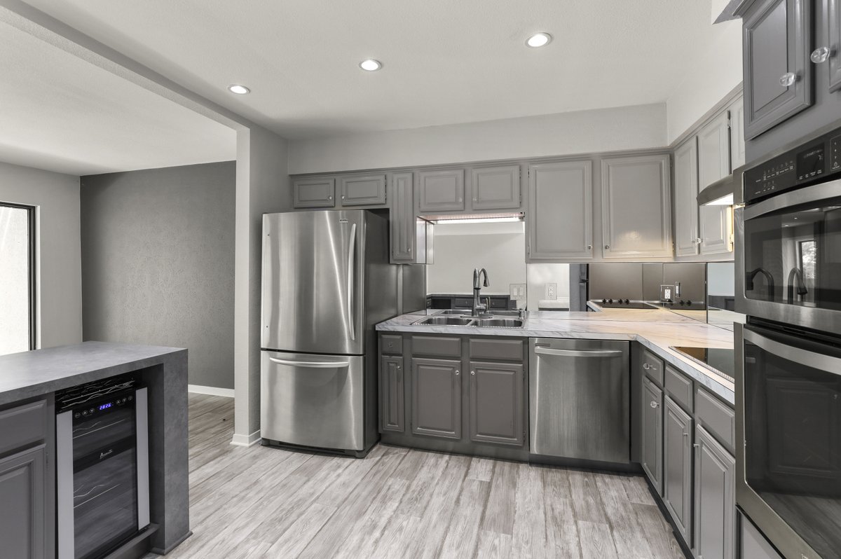 TheOGormanGroup's tweet photo. Sleek and sophisticated 3 bedroom, 2 car garage townhome with greenbelt and creek views. Hard to find and ready for you to call it home! See more: https://t.co/QQ4B4yrm6S
#theogormangroup #dallasrealestate #dallasrealtor #realestatedallas #dfwrealestate https://t.co/ucZhE6NNs6