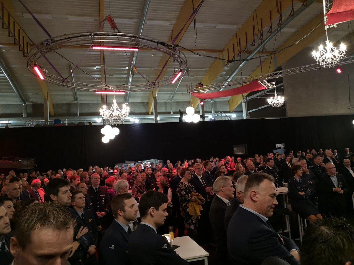 stevenmathei's tweet photo. Nieuwjaarsreceptie 10de Tactisch Wing waar we een mooie cheque konden overhandigen aan de MS-Liga🥂👍! #VliegbasisKleineBrogel #StadPeer🍐 https://t.co/OEJNWPXhMr