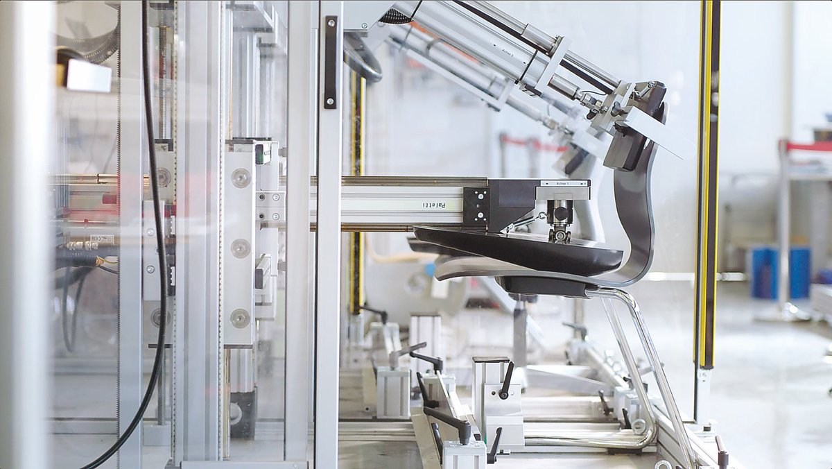 Each of VS’s products are subjected to rigorous quality testing before being released to the public. Our JUMPER Ply is pictured here during testing at our factory – we’re happy to report that it passed with an A+!

#JUMPERbyJeanNouvel #VSamerica