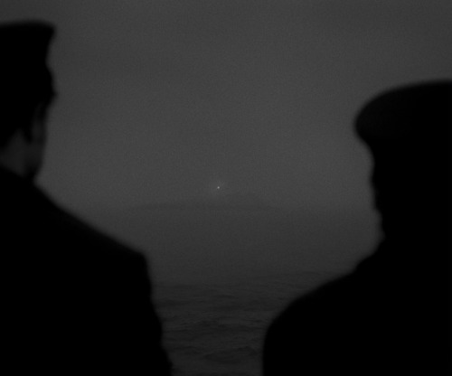 LostInFilm's tweet photo. 'The Lighthouse' (2019, Robert Eggers). Cinematography: Jarin Blaschke. https://t.co/eRsRUicCp0