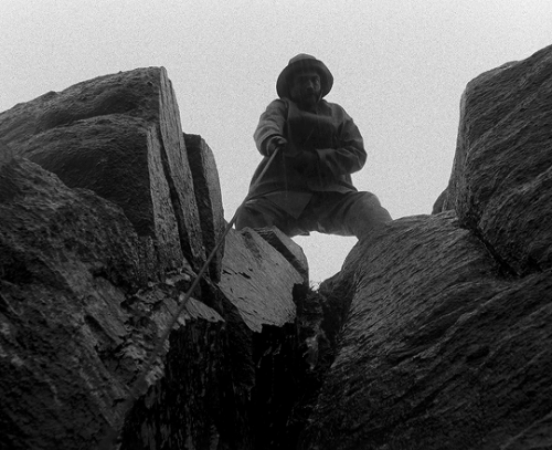LostInFilm's tweet photo. 'The Lighthouse' (2019, Robert Eggers). Cinematography: Jarin Blaschke. https://t.co/eRsRUicCp0