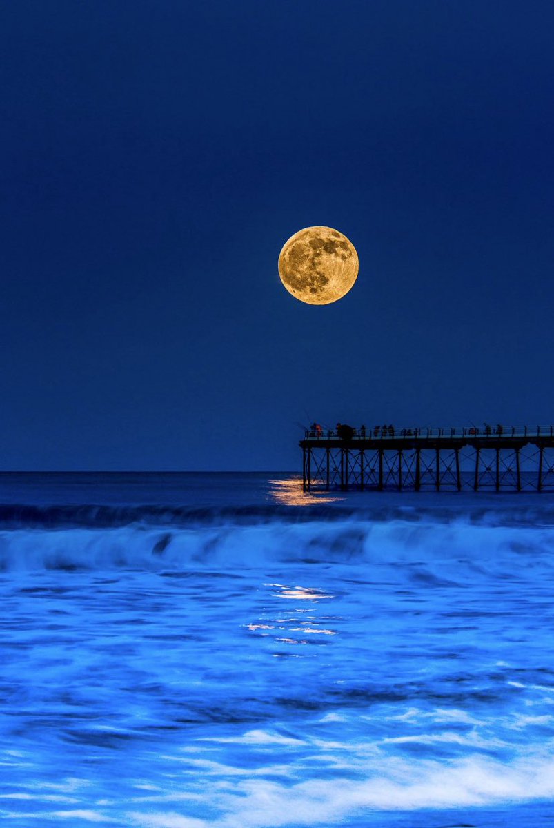 Wow! Just look at this amazing picture of tonight’s #Supermoon over #Saltburn pier! Taken by my good friend Kev Forth! 😍 #ItsGrimUpNorth