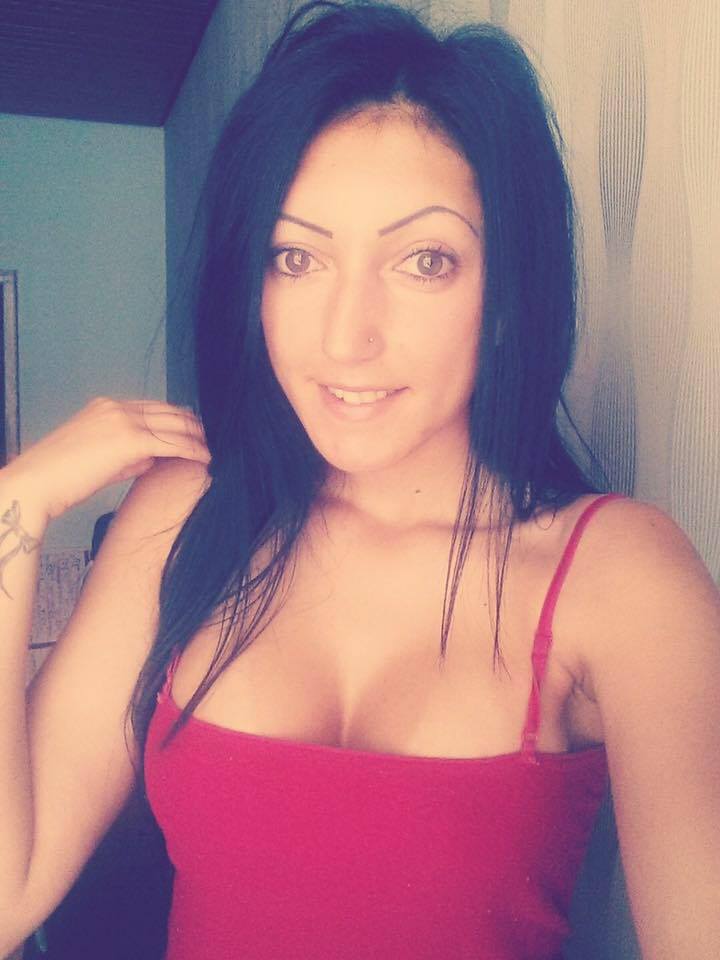 Mon cœur était comme une feuille blanche et c’est toi l’artiste qui a su dessiner dessus la plus belle histoire d’amour, par tes mots d’amour, tu m’as offert le bonheur. C’est toi que j’aime mon amour♥♥♥