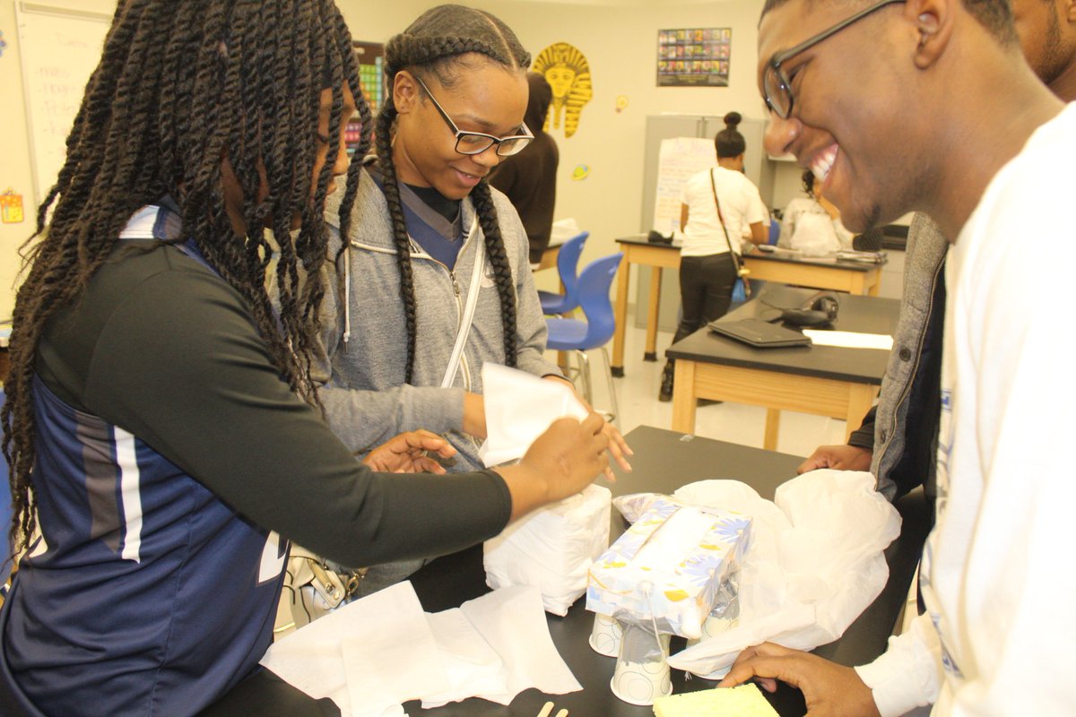 altericdunston's tweet image. 11th graders Egg drop projects   #KIPPDC