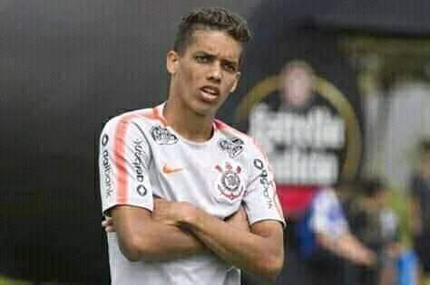 globoeapoetecon's tweet photo. Ta olhando oq? quer tomar gol?
Já são 5 gols em 489 jogos https://t.co/eYjbq43LKF