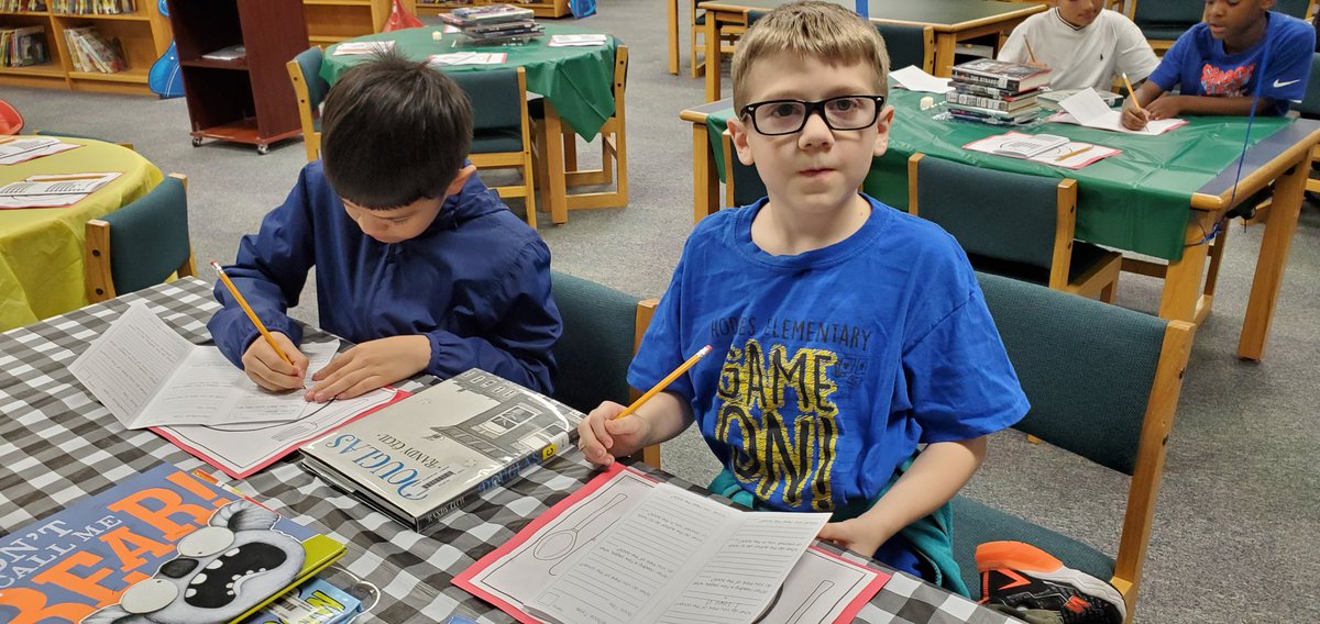 EdHodgesLibrary's tweet photo. Book Tasting in progress with 4th! They love it!
#hornetsmakeithappen https://t.co/QXP2uXE7j5