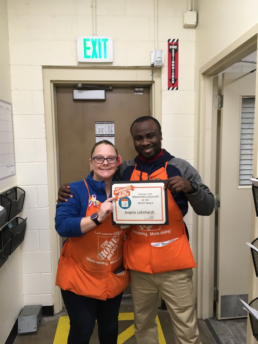 JOEGYAMFI1's tweet photo. Angela Lehnhardt receiving the Operations Associate of the Month Award. #4637# https://t.co/C6xPosWS9F