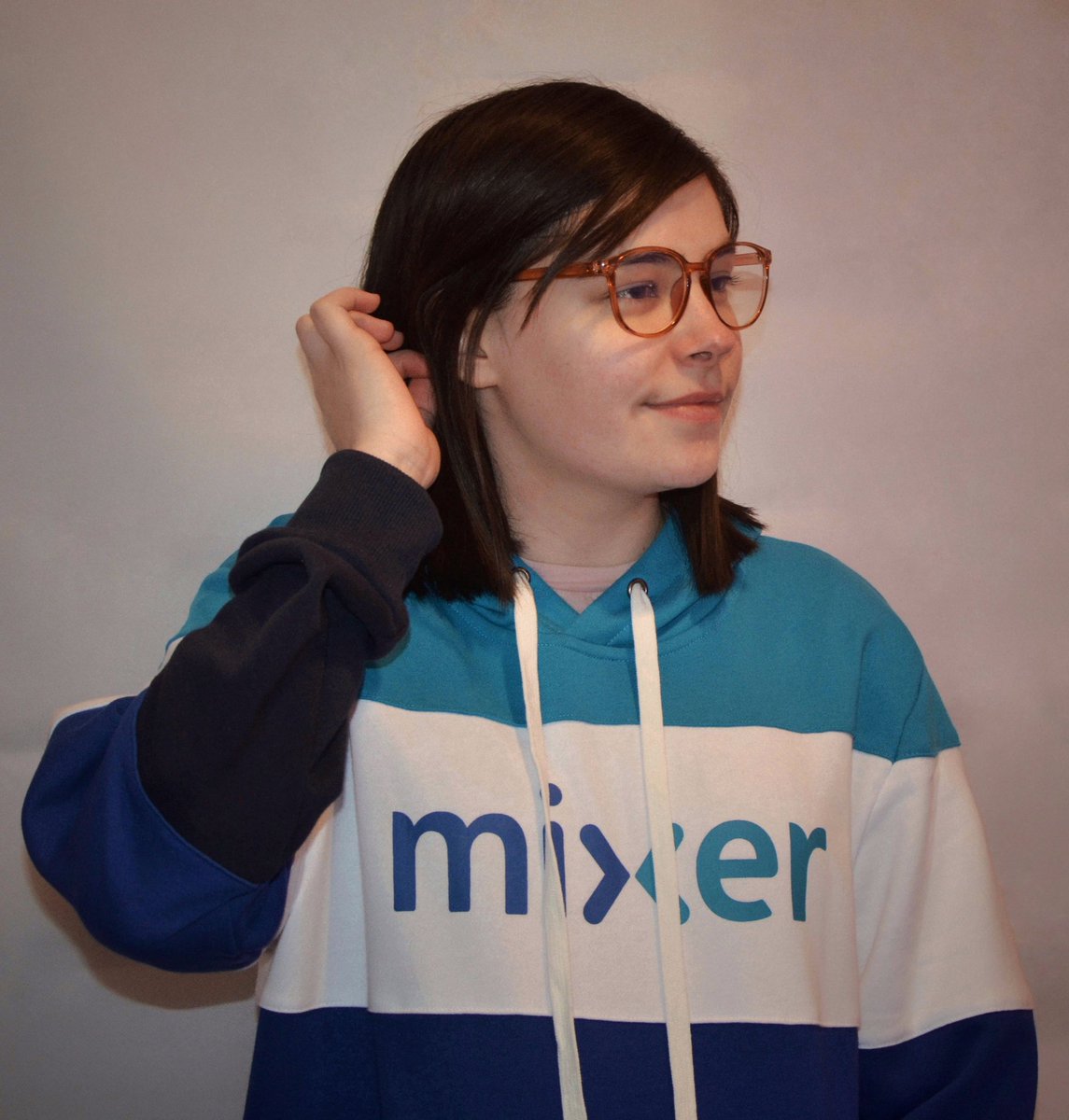 _Simply_Corey's tweet photo. My Mixer hoodie arrived!!ππ»#mixermerch #hoodie #mixerstreamer #watchmixer https://t.co/UIRlwYCs8c
