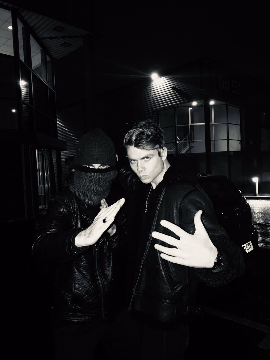 DTTVOfficial's tweet photo. Met a ninja called Clarky. 👊 #massivehand https://t.co/vfbFqAqaOd