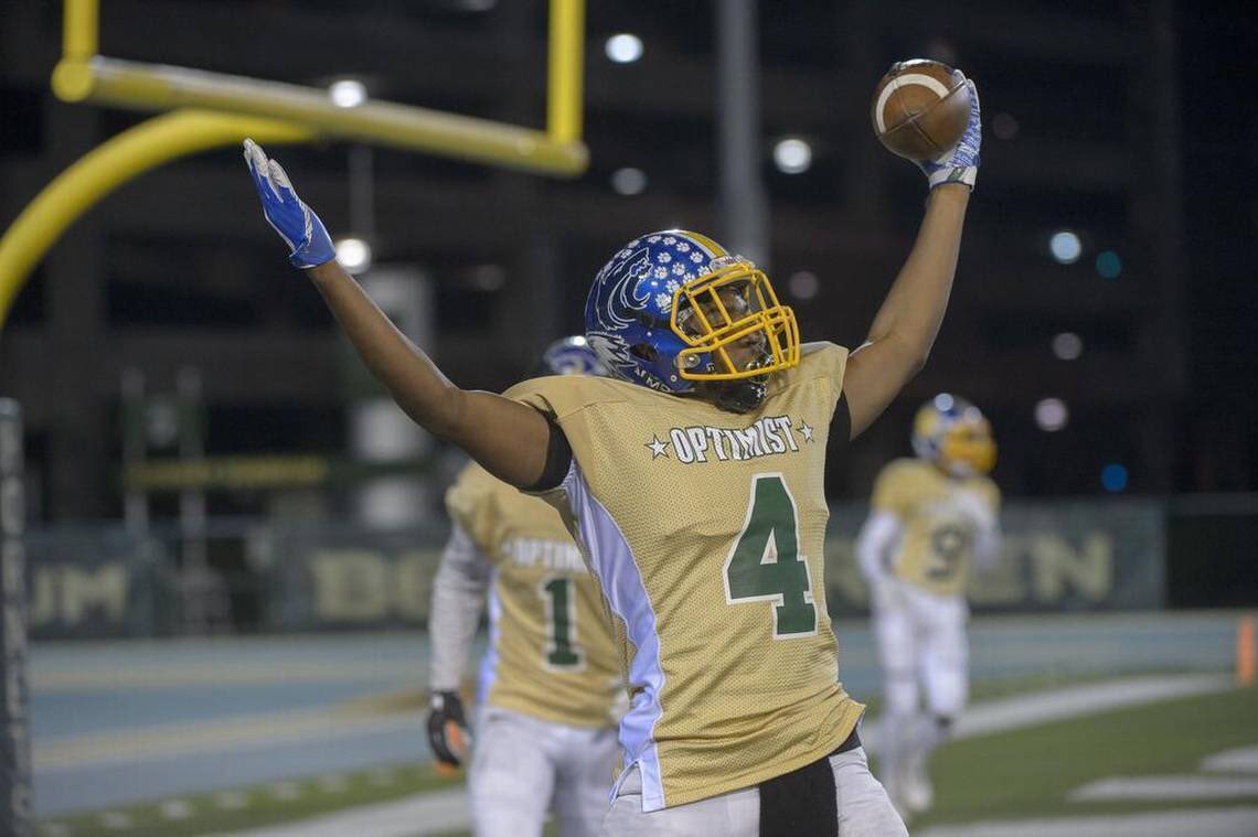SacMedia_JoeD's tweet photo. The 62nd Optimist All-Star Football Classic is Jan. 18 @sacstate at 1 pm in charity game featuring top area seniors. 
Photos from recent games with this season’s rosters...
@cameronsalerno1 @AllOptimist https://t.co/soBgcBJQrp