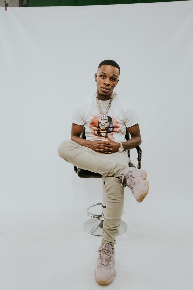 toosii2x's tweet image. 2013.. We was homeless, 6 people in a hotel room. From eviction notices and finding the next meal, to my songs doing over a mill. From being laughed at, to be clapped for. I used to talk to God about these days 💙 #PutHimFirst