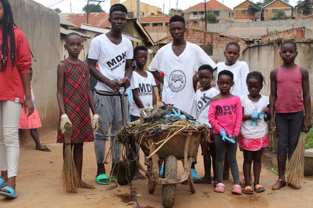 UgMdk's tweet photo. Dats MDK ENT UG cleaning their environment ppz come out and support this kids.0705062361....0750631463 https://t.co/egHnJsZtbn