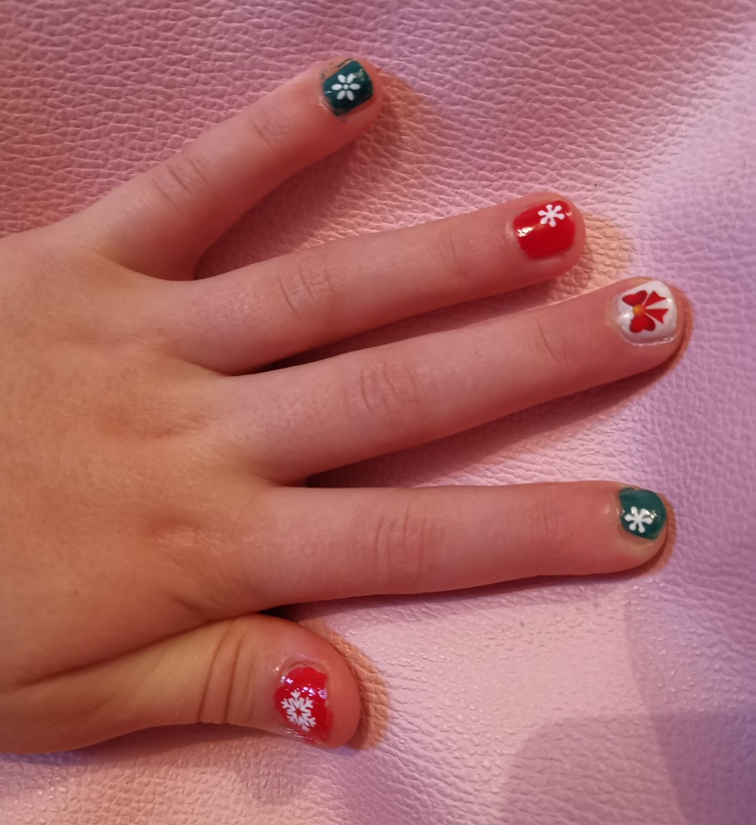 themedssmasher's tweet image. I knew that all those hours spent painting airfix models as a kid would come in handy one day. #weekenddad #divorceddad #dadduties #nailsofinstagram #nailsart #nails