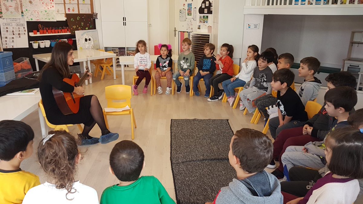 EgitimdeB's tweet photo. Antalya, Sabiha Gökçen Anaokulunda önce “Gitar Dersi” adlı öykü kitabımızı okuduk sonra gitar eşliğinde çocuklarımızla sevdiğimiz şarkıları söyledik... #eğitimdebirlikteyiz 
@tcmeb 
@ziyaselcuk 
@safran1958 
@cemgencoglu 
@EgitimdeB 
@EUDelegationTur https://t.co/QB4Kg4bKts