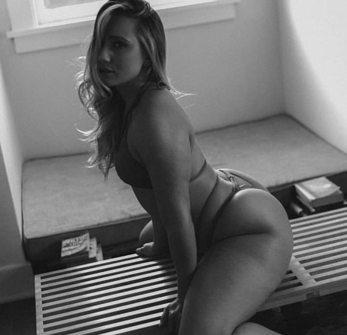 fanajapplegate's tweet photo. 🍑🍎 #Applebooty🍎🍑 Queen 👑
@AJsApplebooty
❤
#TeamApplegate https://t.co/tMrkDZiBi7