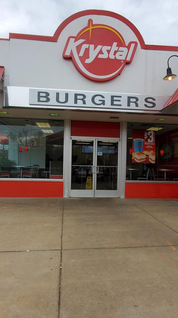 JrJournal's tweet image. Whoever said Disney was the happiest place on earth clearly has never been to @Krystal