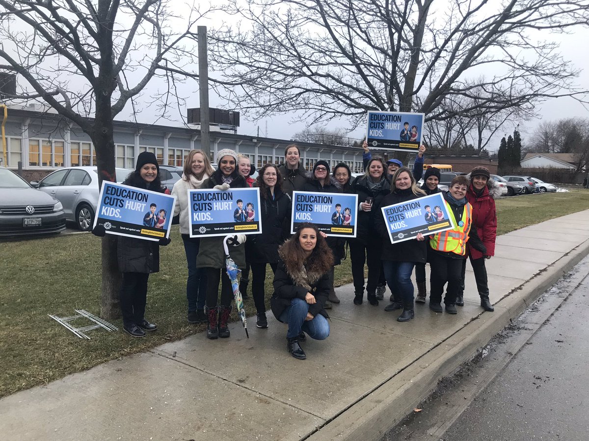 aliciagunn50's tweet photo. Proud to stand with @RUPSRockets staff as we fight for our students and our own children’s education system.  @ETFOPeel #solidarity #cutshurtkids #RedForEd https://t.co/gmLjcO05X2
