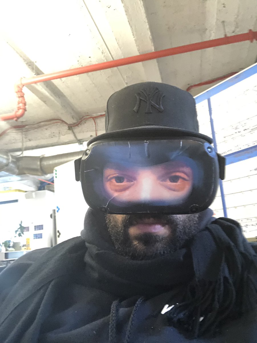 AngryArray's tweet image. I want don’t want people to feel like I am not present while in VR.
