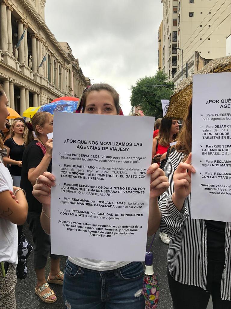 AIREdeTURISMO's tweet photo. Imagenes de las protestas de agencias de #viajes #pymes que venden #emisivo. https://t.co/9n79UVeqoT