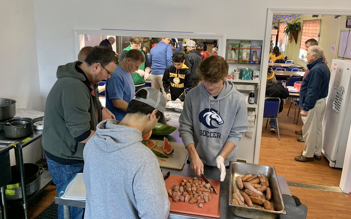 CBALincroft's tweet photo. Each month, the Fathers' Club holds a service trip to St. Mark's Soup Kitchen, prepping &amp; serving meals to 120 guests.

Their next outing is on Saturday, Jan. 18 and all are welcome! Reach out to Mr. Bill Coughlin, club secretary, at wcoughlin@mac.com to get involved. #TheCBAWay https://t.co/M4TpCnuhLN