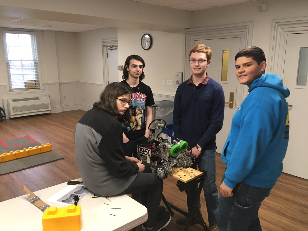 Hi_Tech_Hornets's tweet photo. Last meeting before the Qualifier in Andover tomorrow. Lots to do! https://t.co/6dH1qrbjgb