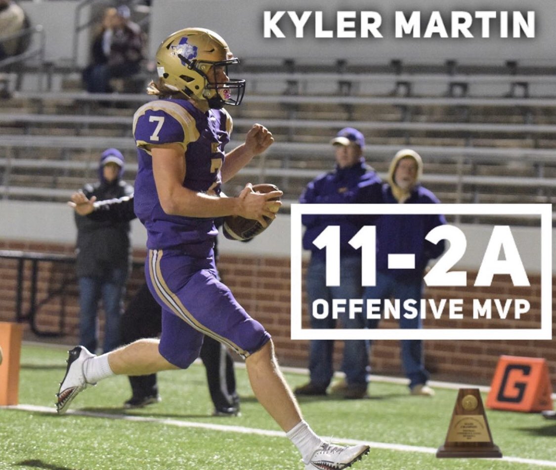 Super_Centex's tweet photo. Kyler Martin 11-2A Offensive MVP π #M8RT #txhsfb #martpanthets #777 https://t.co/JozbTAk6JV