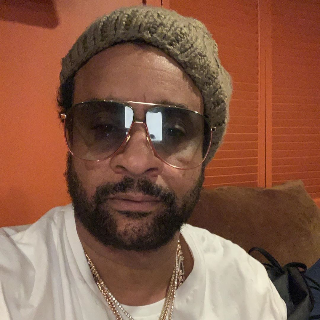 Complex's tweet photo. Shaggy turned down the opportunity to be featured on Rihanna’s #R9 album because he didn’t want to audition: https://t.co/PgHwDU3DGW https://t.co/RWxJwYtd96