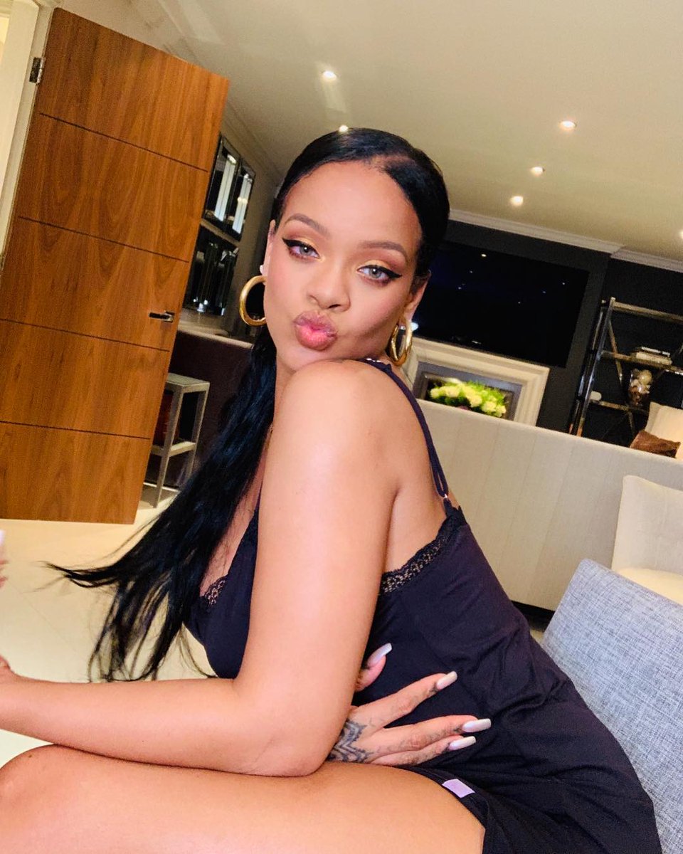 Complex's tweet photo. Shaggy turned down the opportunity to be featured on Rihanna’s #R9 album because he didn’t want to audition: https://t.co/PgHwDU3DGW https://t.co/RWxJwYtd96
