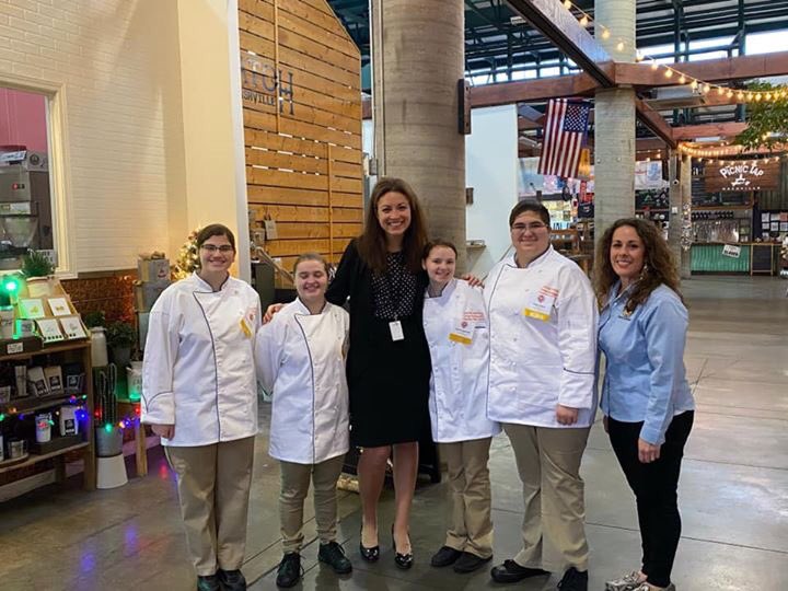 zbmw252012's tweet photo. So proud of these Jr Chef competitors!!! #VHScte #HawkinsCTE @SchoolsHawkins https://t.co/QbDXvur4KE