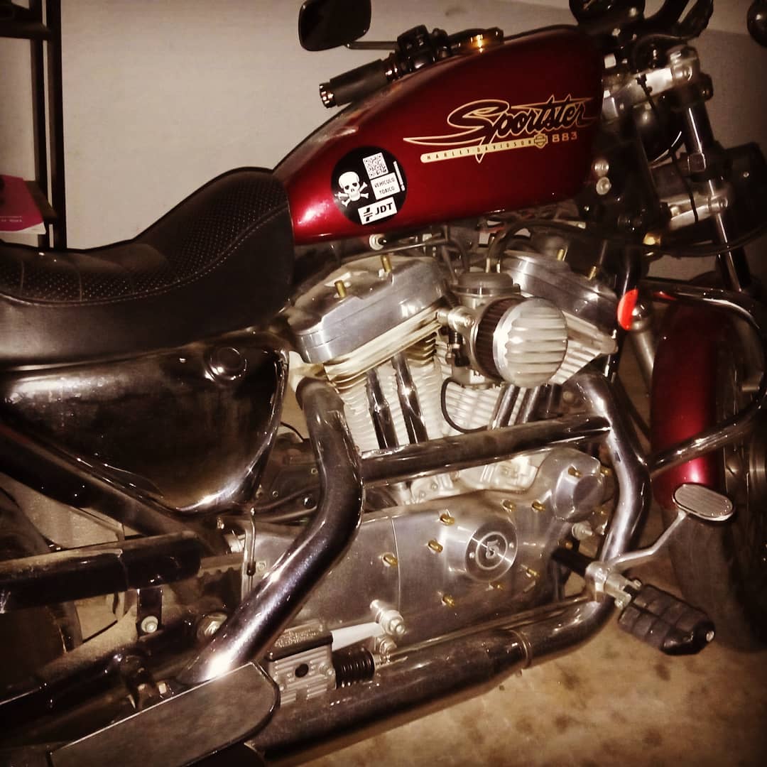 BuguiEsponja's tweet photo. I can now drive around Barcelona #Barcelonatienepoder #buguitaller #workshop #badguys #harleydavidson #sporty #style #sportsterstyle #starandstripes #cerdosvoladores #sportster #asocparc #zbebarcelona https://t.co/DR1rhs0qki