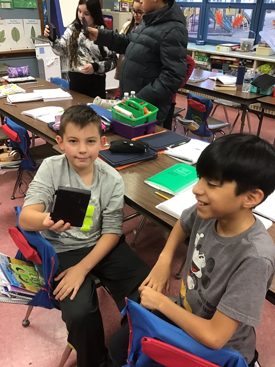 MLeeCrew10's tweet photo. Scientists having fun observing black box models and trying to design the model after several revisions.@ProfDavidWalker @School10Tigers @LindenSchoolsNJ @cindyapalinski https://t.co/ENKSKA3Cnx