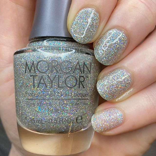 MTMorganTaylor's tweet photo. Sparkles are coming with us in 2020! Shade Featured: Fame Game ✨ Nails by @paosbeautycorner #MorganTaylor #glitternails #2020nails https://t.co/cUUJM4JkEN