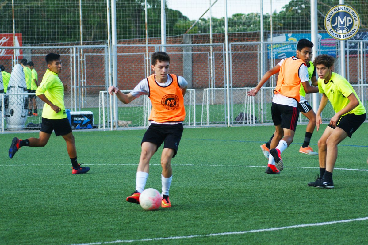 jmpsoccerschool's tweet photo. El #DiaUno de pruebas pasó, tuvimos muchos chicos con muy buenas habilidades y muchas ganas. 💪⚽️
Las pruebas siguen hoy (viernes 10) y mañana (sábado) en nuestro Centro Deportivo Urubó, vení y demostrá todo tu potencial 🔥⚡️

Vos también podés ser parte de la #FamiliaJMP ⚽️ 🔶🔷 https://t.co/OXCJy9AW6F