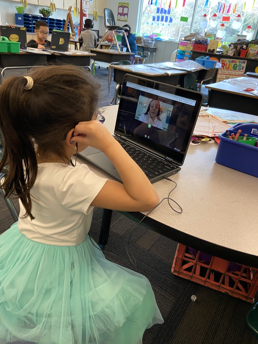 SLacorbiniere's tweet photo. Discussing the difference/similarities between rectangles and squares. We practiced responding to our friends with a compliment! #flipgrid #techies #shapes #MPCSconnects #Minicougars https://t.co/tGqhG6ZAco