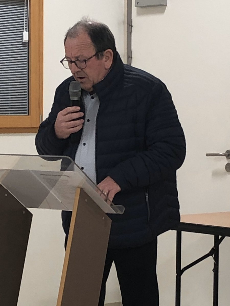 FORTINLhour's tweet photo. De l’émotion ce soir à la dernière cérémonie de vœux du maire de #Ploudiry élu en 1995 et maire depuis 1997 👏😃 https://t.co/2qt0ZkyLW3