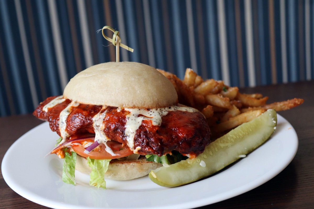 teddymaroons's tweet photo. It may be cold outside but this sandwich is 🔥🔥🔥.

Sriracha Buffalo Chicken / choice of grilled or fried Sriracha Buffalo chicken breast, red onion, tomato, shredded lettuce and celery ranch on South Union Bakery bun. https://t.co/SugUfGVx3c