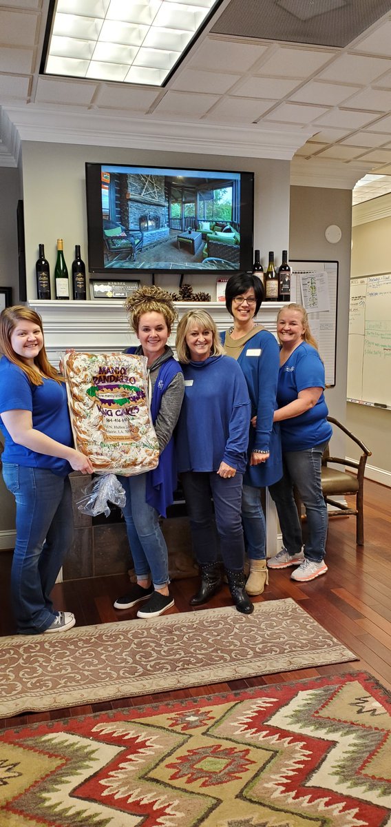 Thank you, owner's of Cabin at Doe Hill! It's always a treat to receive the famous #MannyRandazzoKingCakes