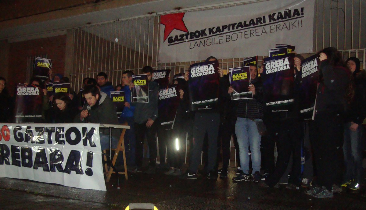 AltsasukoGA's tweet photo. Urtarrilaren 30ean Sakanako Gazte Langileok ere Grebara!

Inork ez digu ezer oparituko. Ofentsiba kapitalistaren aurrean, antolakuntza eta borroka!

Gazteok Kapitalari Kaña!
#LangileBotereaEraiki
#U30GrebaOrokorra 🛑 https://t.co/FW3nF1Qmwe