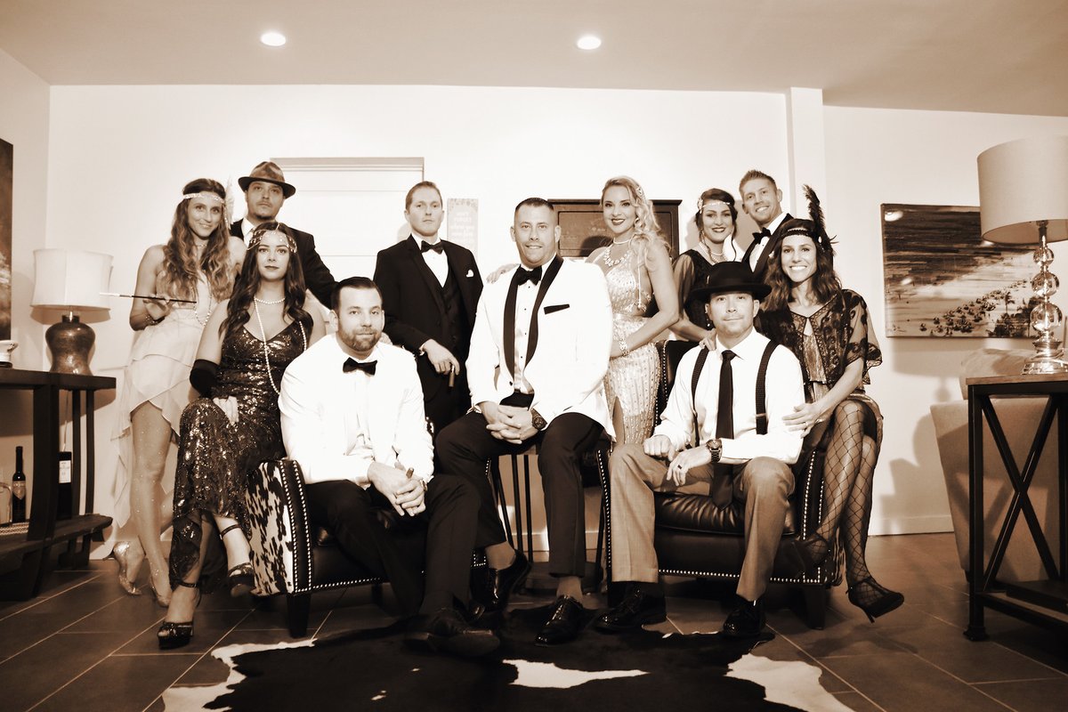 instudioEphoto's tweet photo. #instudioe Sarasota event photographers. https://t.co/vV4FP3dFrp
#vintagestyle #Roaring20s #photoshoot #srqflorida https://t.co/dwcCOynUkk