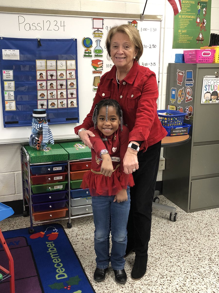 Ran into this familiar face as she was teaching first graders at Bellwood’s YRS intersession...and she had a twin!! #oneCCPS @BellwoodBulldog