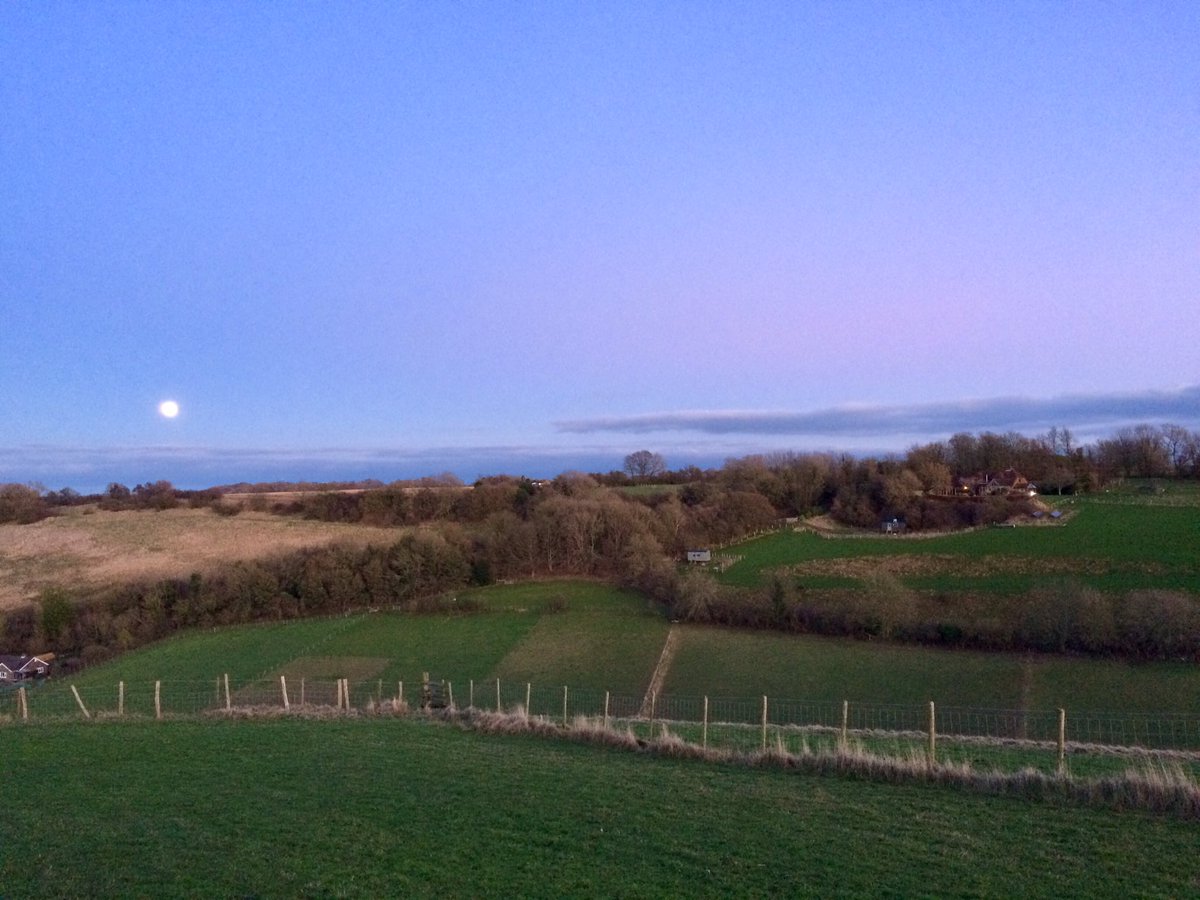 First full moon of 2020! Lovely evening sky from our hills this evening #feelgoodfriday 
#Alkham #Dover #bnb #whitecliffscountry