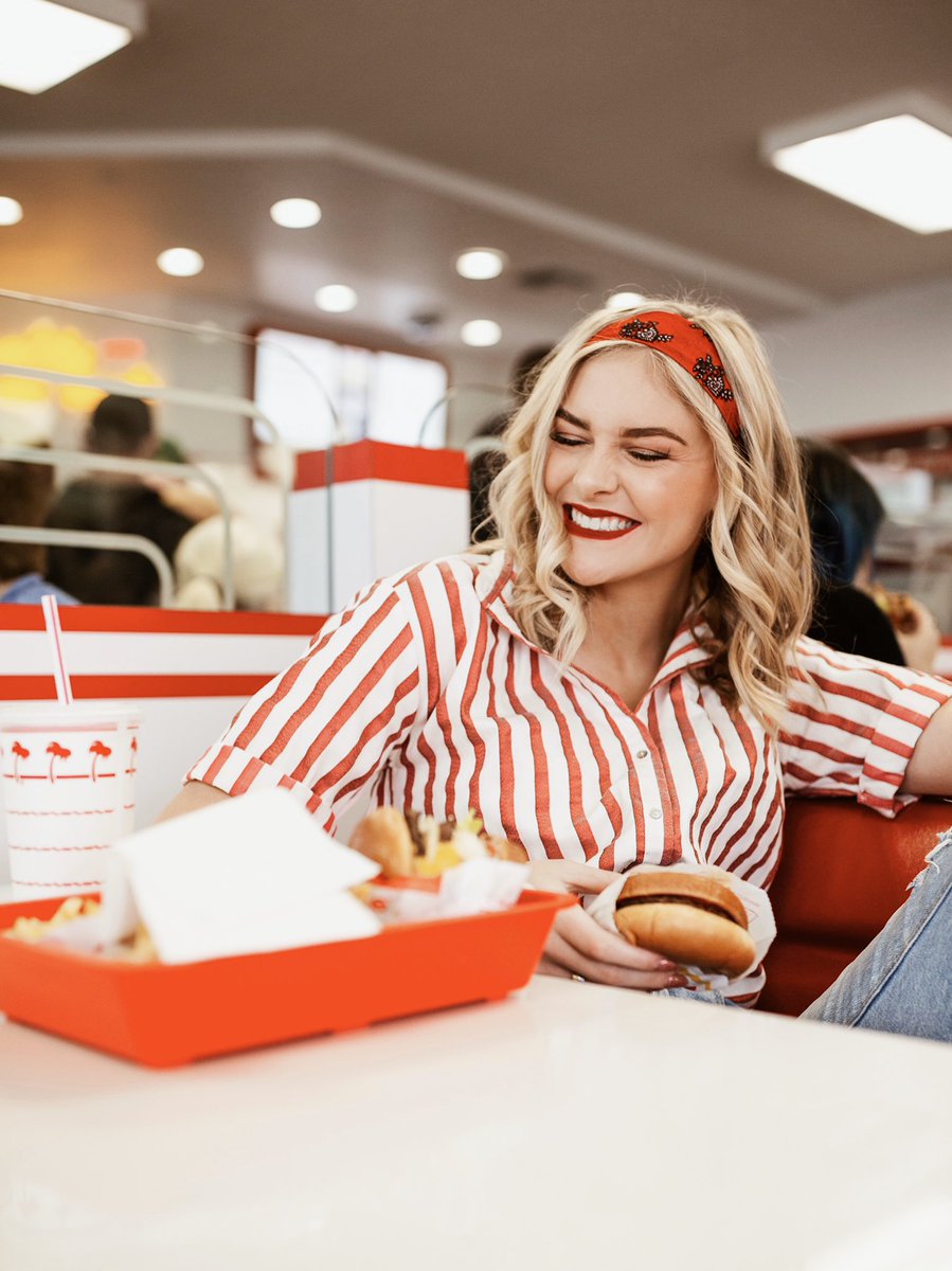 merwilliamson's tweet photo. Unpopular opinion: the fries are the best part about In-n-Out, and I stand by that https://t.co/yfI7snYv8T