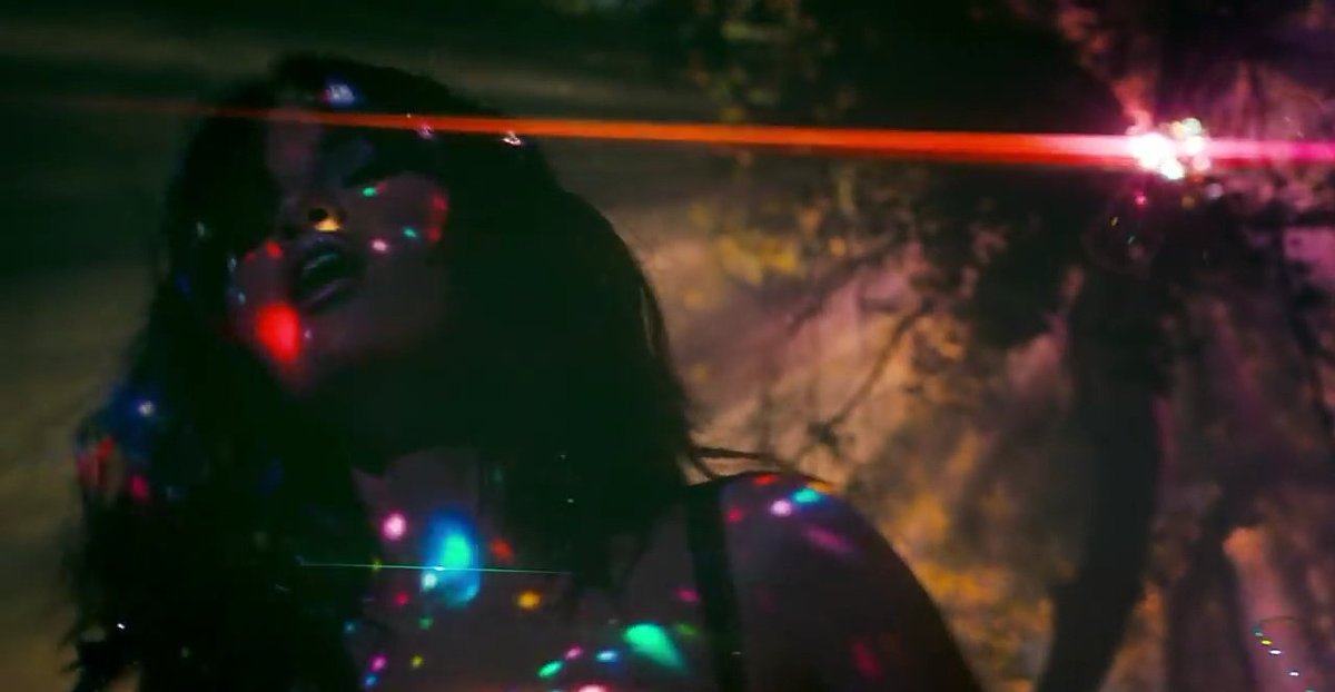 selsbadlands's tweet image. así es como te reciben en el cielo...👼🏼🖤

#RareMusicVideo #RareOutNow