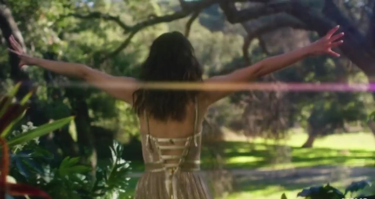 selsbadlands's tweet image. así es como te reciben en el cielo...👼🏼🖤

#RareMusicVideo #RareOutNow