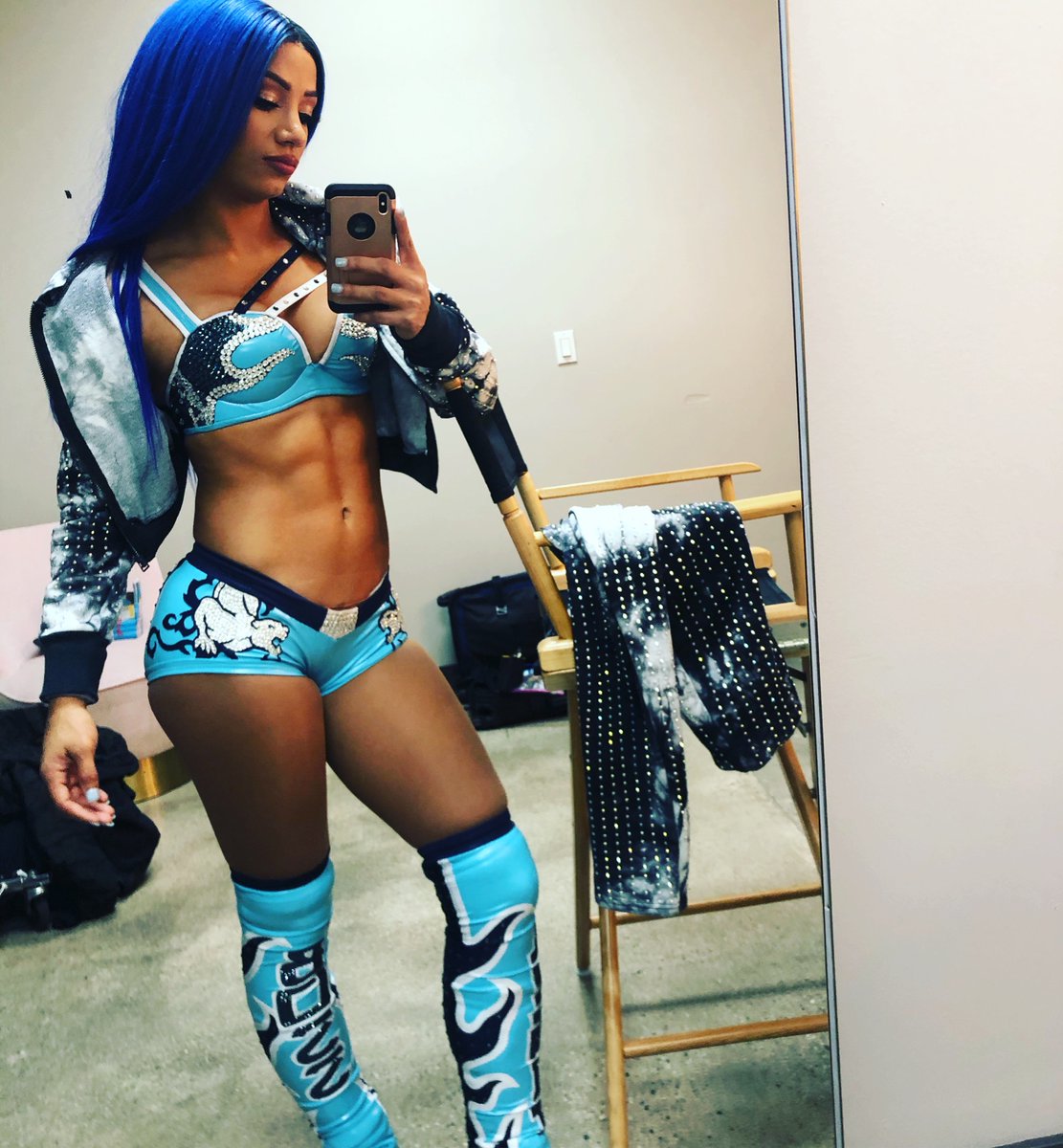 Can’t look this good locked in a chicken coop! 💁🏾‍♀️ #wwesmackdown