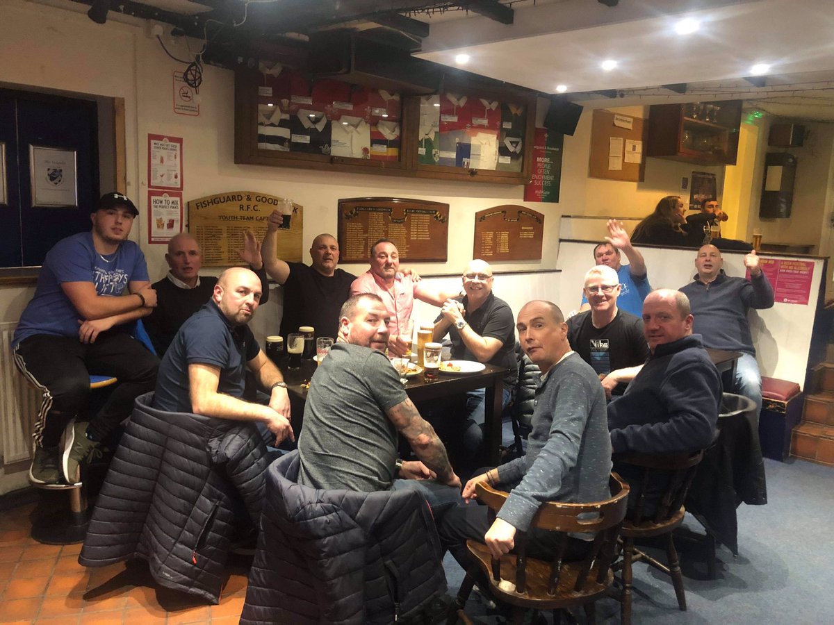 SeagullRugby's tweet photo. If the Devil could cast his net......then he would catch a load of legendary 'Seagulls' celebrating Romeo's last night as a single man #heissmiling #bestmanwithaplan @Morgsjc Is that a spare slice of the club PIZZA on plate - Ill be down there ASAP! https://t.co/6IjA50K3NW