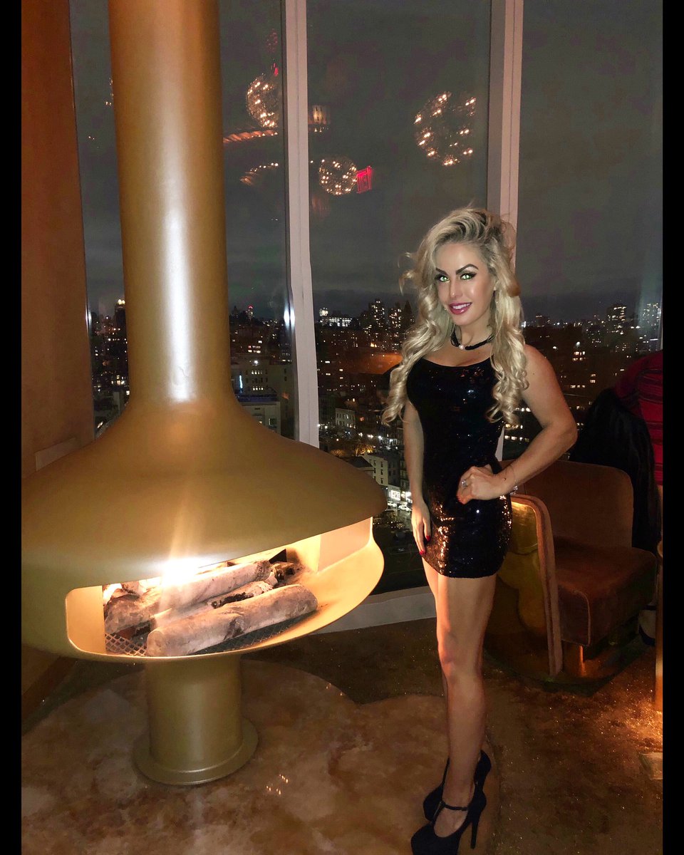 TiaBarr's tweet photo. #TiaBarr #NewYork https://t.co/CrisrL6tZJ