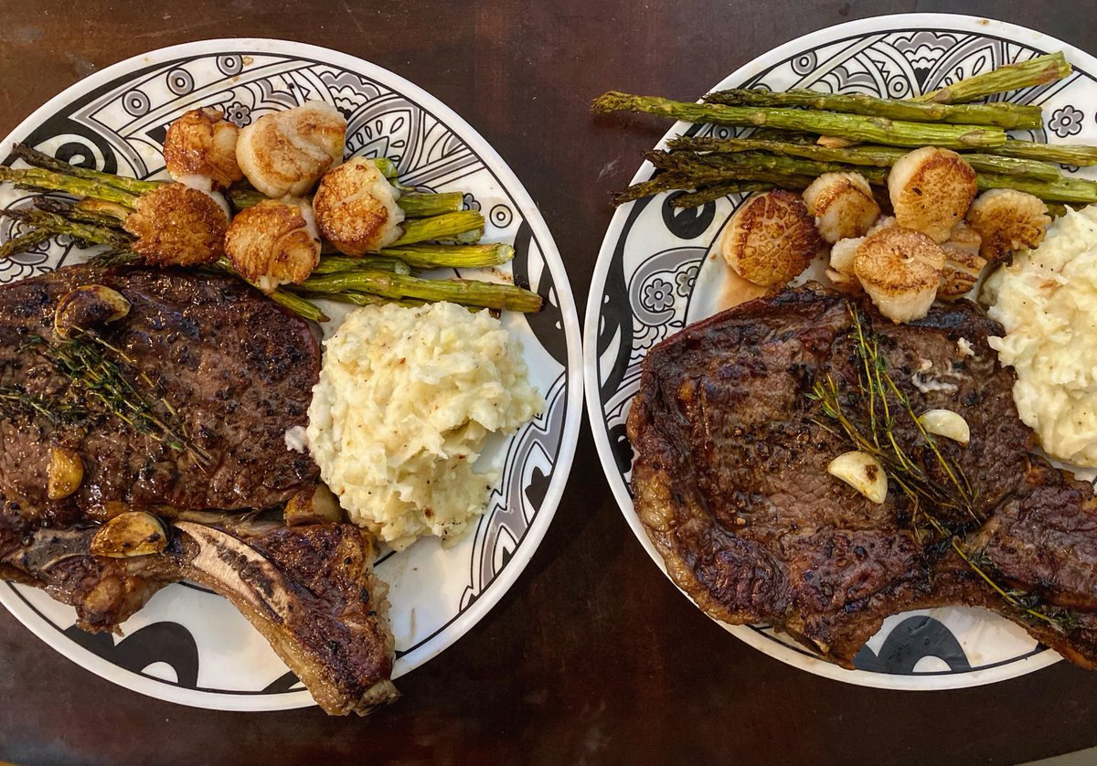 [Homemade] Reverse seared steak, pan seared scallops, asparagus, and garlic mashed taters
#Foodie #food