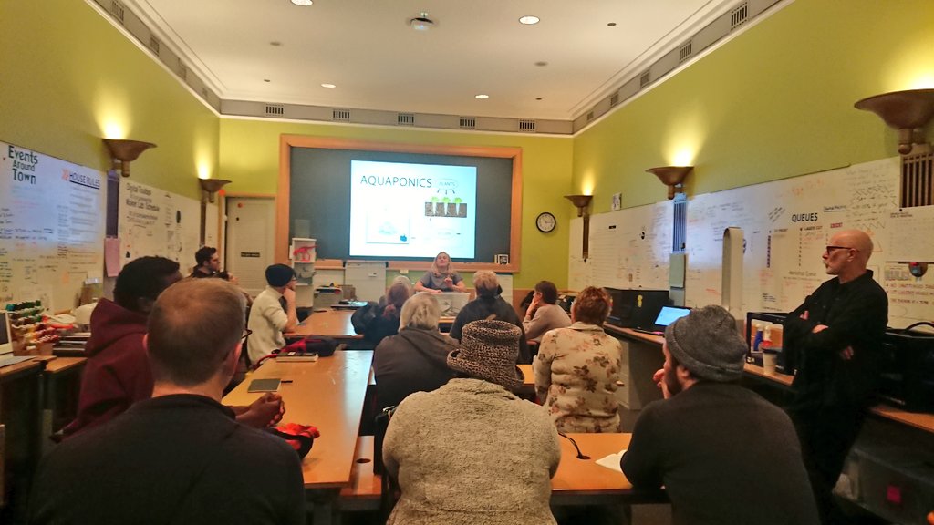 1book1chicago's tweet image. Wow! A packed house at the #CPLMakerLab this afternoon for our Aquaponics workshop with @plantchicago! 🐟🌿🐟🌿🐟🌿 #OBOC