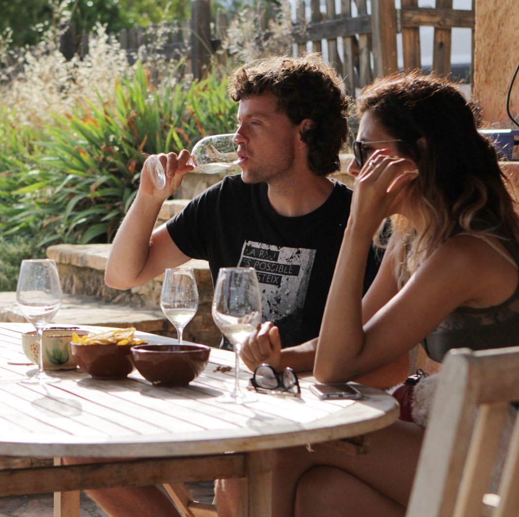 CATALUNYA en #VELLATERRA2020
Artesanos de la provincia de Tarragona 21 proyectos pioneros, otros jóvenes que representan una generación consciente.
Algunos estarán presentes el 9/2 y otros solo el 10/2. 
Chequea el programa en el link en nuestra bio #vinatural #naturalwine